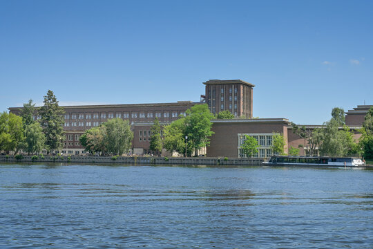 Spree, Funkhaus Nalepastra&szlig;e, Obersch&ouml;neweide, Treptow-K&ouml;penick, Berlin, Deutschland