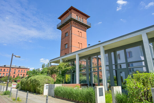 Historischer Wasserturm auf dem Gel&auml;nde ehemaliges Gef&auml;ngnis Rummelsburg, Bezirk Lichtenberg, Berlin, Deutschland