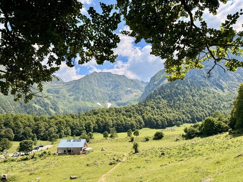 Verano en el Refugio de Artiga de Lin en el Pirineo de Ar&aacute;n