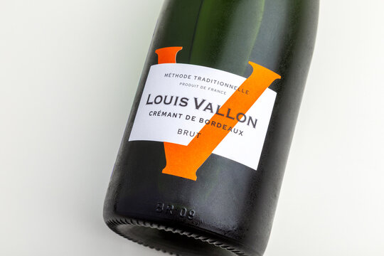 Louis Vallon Cremant de Bordeaux Brut sparkling wine bottle 