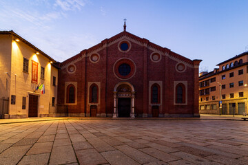 Fototapeta premium Santa Maria delle Grazie at Sunrise in Milan, Italy