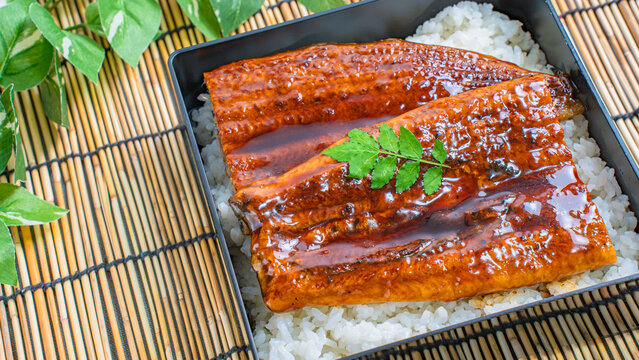 鰻重とお吸い物 夏の土用の丑の日に味わううなぎ料理
