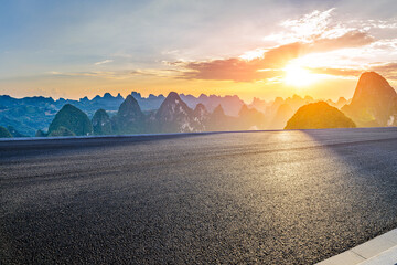 Obraz premium Empty asphalt road and majestic karst mountain peaks at sunset in Guilin, China