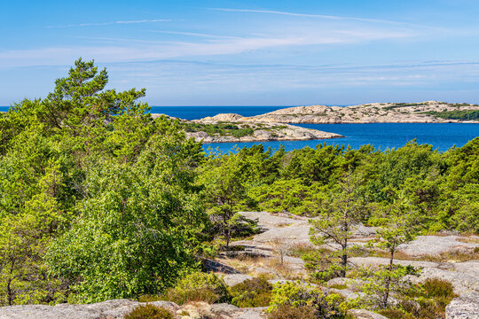 Blick von der Insel Nord L&aring;ng&ouml; auf Sch&auml;reninseln nahe Str&ouml;mstad, Schweden