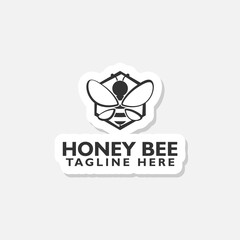 Naklejka premium Honey bee logo sticker isolated on gray background