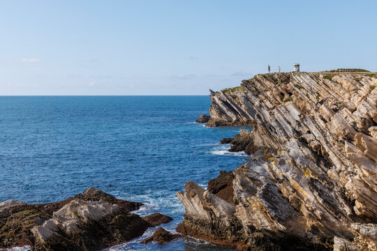 Paysage au nord de l'ile de Baleal avec des touristes au loin