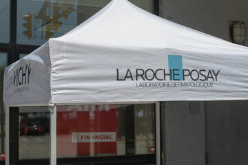 Obraz premium marketing pop-up activation promoting La Roche-Posay outside Shoppers Drug Mart at 390 Queens Quay W, Toronto