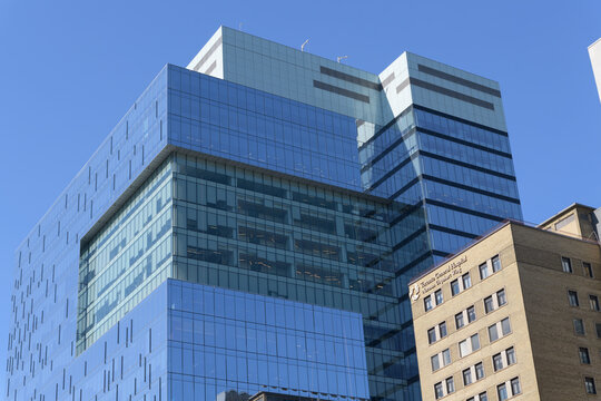 MaRS Discovery District and Toronto General Hospital, University Av