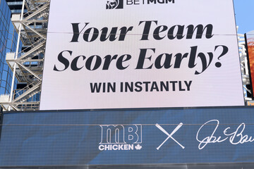 Obraz premium LED spectacular facing Sankofa Square with BETMGM and MB Chicken restaurant chain advertising, Toronto
