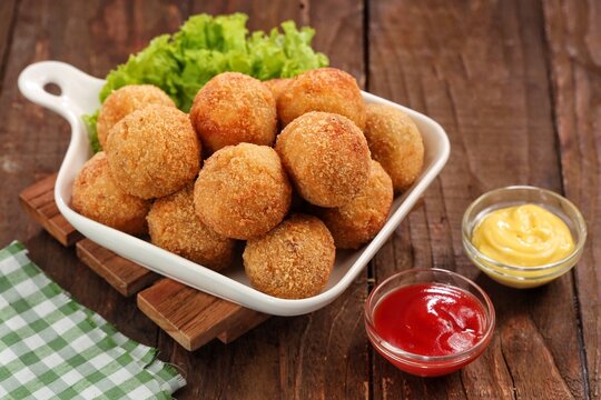 Bitterballen, crispy golden-brown deep-fried meat croquettes with a rich, creamy beef ragout filling. A classic snack from the Netherlands, commonly served hot with mustard as an appetizer or bar food