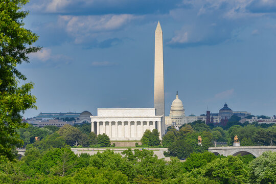 Washington DC skyline with major monuments including Lincoln Memorial and Washington Monument, and Capitol.