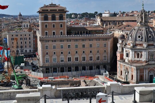 Roma - Palazzo delle Generali dal Propileo dell'Unit&agrave; del Vittoriano