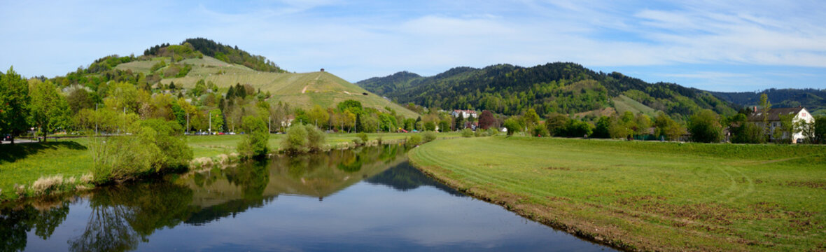 Panor&aacute;mica del Valle del r&iacute;o Kinzig junto a Gengenbach, Selva Negra, Alemania