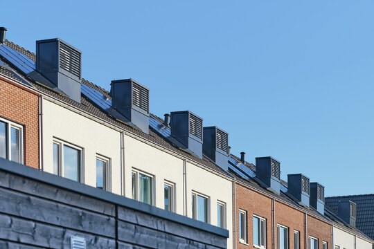 View of the modern residential development at the former Veemarkt site featuring rooftop heat pump units and solar panels in Assen, Drenthe, Netherlands.