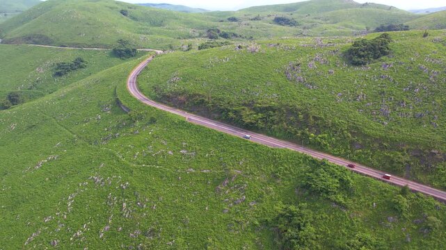 【4Kドローン映像】秋吉台カルスト台地の絶景 ― 日本最大級の石灰岩台地を空から望む
