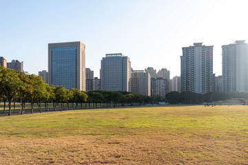Obraz premium city park with modern building background in shanghai