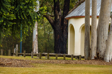 Obraz premium May 1, 2026, Parramatta Park, New South Wales, Australia. Historic buildings and parkland within the heritage-listed public park.