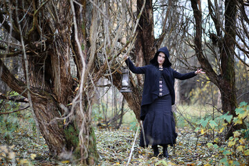 Obraz premium A woman in a witch suit in a forest