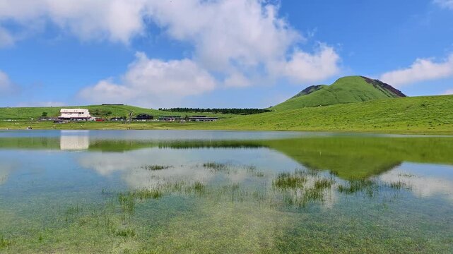 夏の草千里ヶ浜　阿蘇