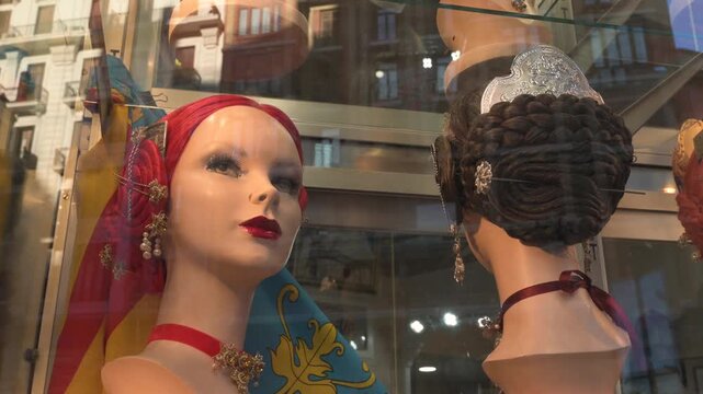 Mannequins displaying authentic Fallas de Valencia traditional hairdos and combs