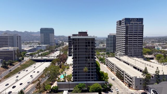 traffic flowing down freeway in glendale california