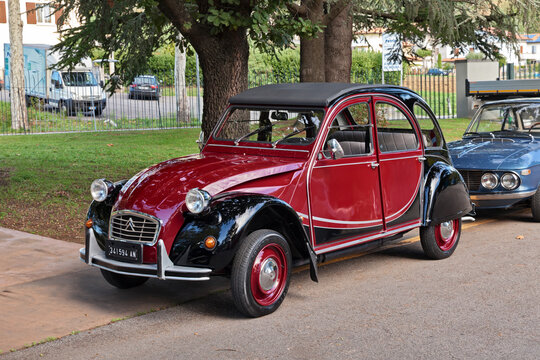 Vintage Citro&euml;n 2CV 6 Charleston at a classic car rally on October 8, 2017 in Meldola FC, Italy