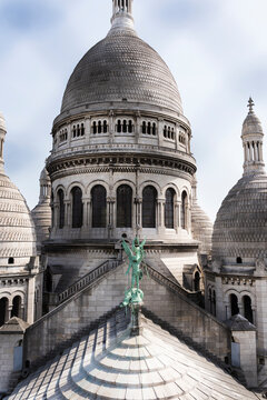 Vue panoramique de Paris depuis une tour de la basilique du Sacr&eacute;-C&oelig;ur de Montmartre