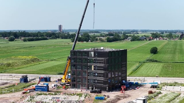 In the new Amersfoort neighborhood &lsquo;Thuis in Duist&rsquo;, 286 relocatable homes of permanent quality will be built. This involves 240 social rental homes, 80 of which will be allocated to status holders wi