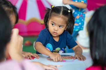 Kindergarten kid girl learnning drawing color paint workshop © themorningglory