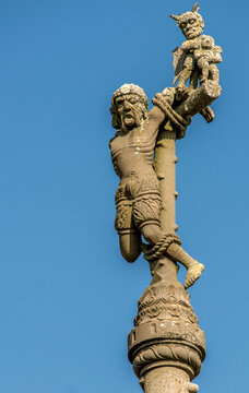 Le mauvais larron crucifi&egrave; dans l'enclos paroissial de Pleyben, Finist&egrave;re, France