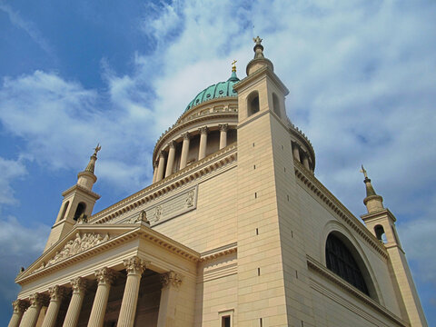 potsdam, deutschland - froschperspektive der kirche st. nikolai