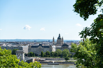 Obraz premium Scenic Budapest cityscape with Chain Bridge and St Stephens Basilica