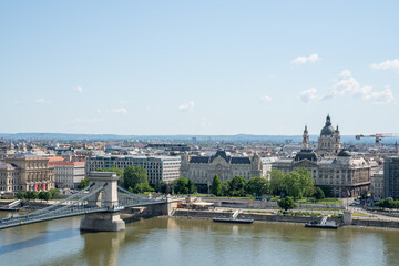 Obraz premium Scenic Budapest cityscape with Chain Bridge and St Stephens Basilica