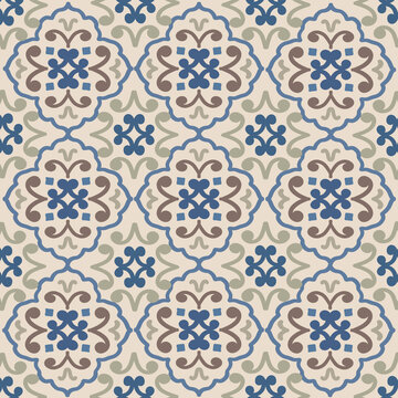 Padr&atilde;o ornamental inspirado em azulejos portugueses com flores centrais em laranja e arabescos azuis. Composi&ccedil;&atilde;o sim&eacute;trica cont&iacute;nua ideal para revestimentos, decora&ccedil;&atilde;o, estampas e design de superf&iacute;cie