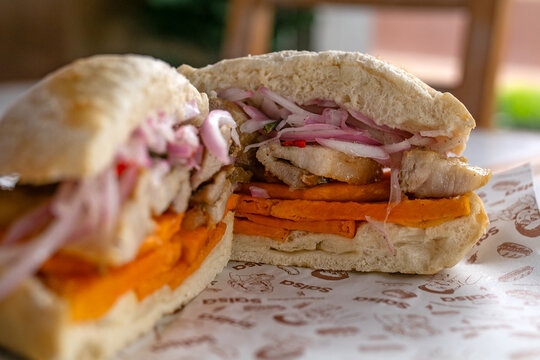 Pan con chicharr&oacute;n
