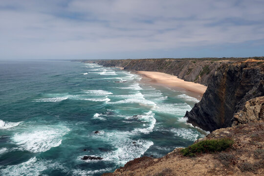 Parque Natural do Sudoeste Alentejano e Costa Vicentina is a natural park located in southwest Portugal.
Is one of the last strongholds of the wild European coast.
