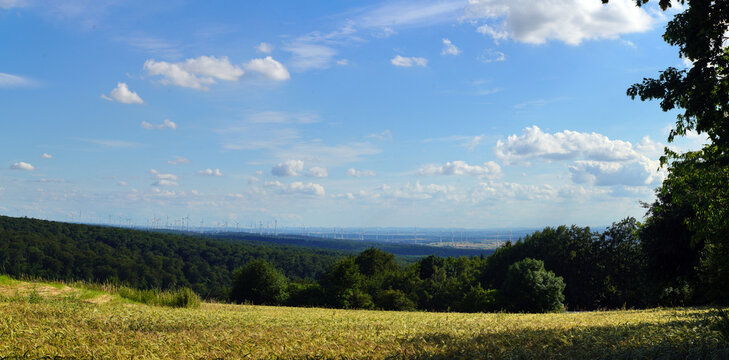 Blick vom Eggegebirge in&acute;s Paderborner Land