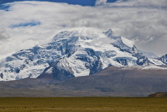 Mount Shishapangma, only mountain with more than 8000 m, along the southern route into Western Tibet, Asia