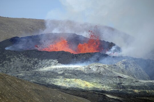 Active volcano with lava fountains, volcanic crater, Fagradalsfjall, Geldingadalir, Reykjanes, Sudurnes, Iceland