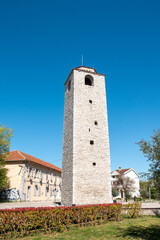 Obraz premium Podgorica, Montenegro - 5 April 2026. Podgorica Clock Tower - a historical landmark in Montenegro, showcasing unique architecture under a clear blue sky.
