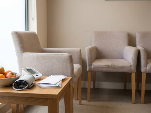 Clinic waiting room with blood pressure cuff, pamphlets, fruit bowl