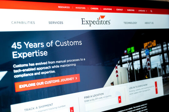 Expeditors company homepage displaying customs expertise and services