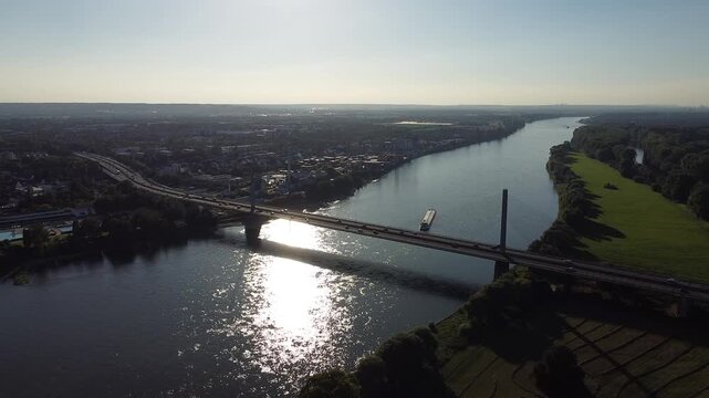 Luftaufnahme der Friedrich-Ebert-Br&uuml;cke (Nordbr&uuml;cke) in Bonn, September 2023