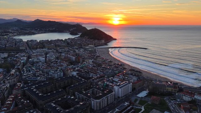 Donostia San Sebasti&aacute;n, vista aerea anochecer