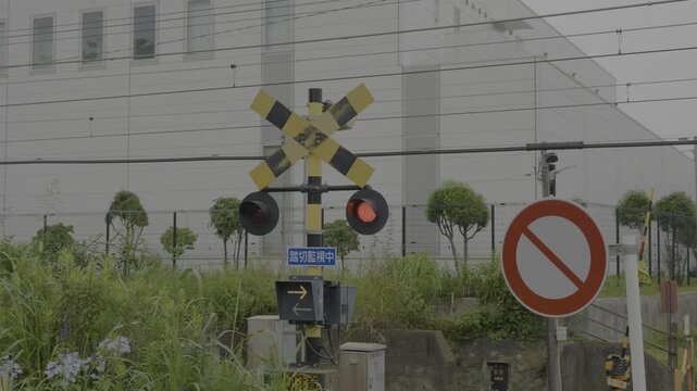 踏切道の警報機