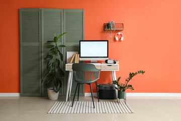 Naklejka premium Modern home office workspace with computer and plants