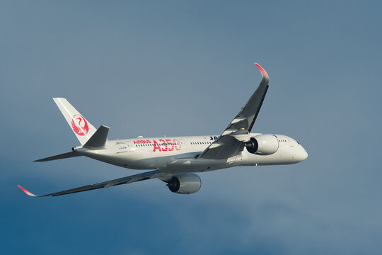 羽田空港を離陸する日本航空 エアバスA350-900（JA01XJ）