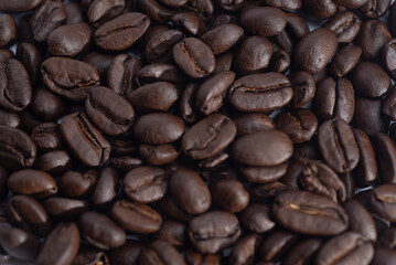 Fototapeta premium Macro background of roasted coffee beans