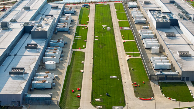 Data center facility expanding cloud computing infrastructure
