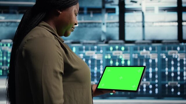 Replaceable-screen tablet supports server architecture deployment inside a server hub, combining a replaceable display with screen replacement, infrastructure monitoring and technology workflow.